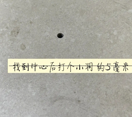 札达瓷砖空鼓维修公司专业解答在瓷砖铺贴过程中，如果砂料搅拌不均匀，将会带来以下问题