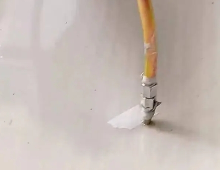 札达瓷砖空鼓维修公司专业解答在瓷砖铺贴过程中，如果使用的砂料过粗（如全部使用了粗砂），可能会导致以下问题
